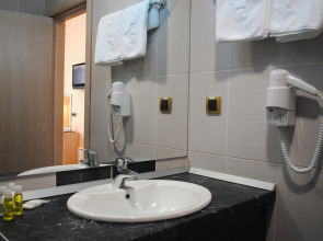 Отель Belgrade City