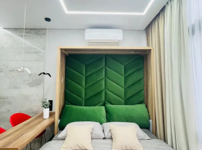 Апартаменты Студия с дизайнерским ремонтом с бассейном на крыше