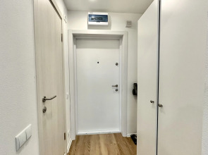 Апартаменты Истоман Two с видом на пруд