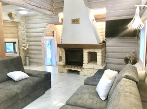 Шале на Скале с Видом на Озеро