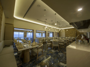 Отель Luxotel Aqaba Beach Resort & Spa Hotel