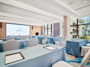 Курортный Отель Kora Beach Resort Phuket