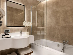 Отель Gleam Collection Hotel