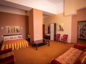 Отель Саврасовская