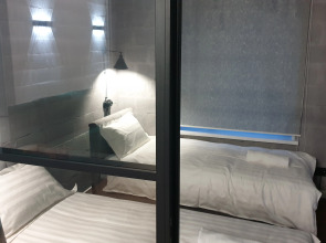 Апартаменты Green Lamp Downtown