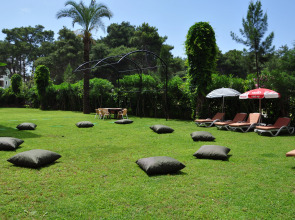 Отель Lara Hadrianus