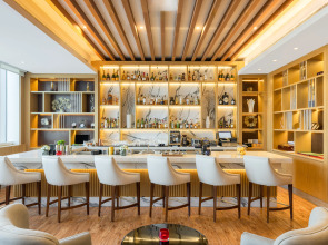 Отель V Hotel Dubai Curio Collection by Hilton