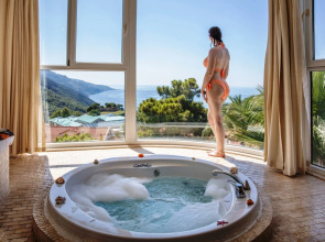 Отель Golden Life Heights Deluxe Suite