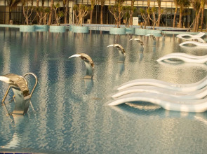 Курортный отель The Empyrean Cam Ranh Beach Resort