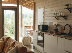 Частный дом с баней и чаном у воды и леса