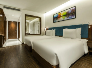 Отель Maximilan Danang Beach