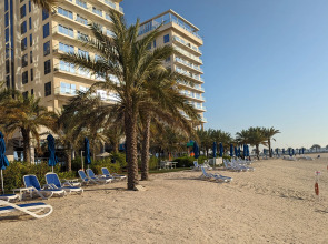 Апартаменты Luxurious Beachfront Marjan Island for Comfortable Stay