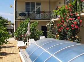 Guest House on Aivazovskogo 38