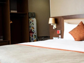 Parkside Hotel & Apartments