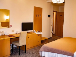 Отель Airport Tirana