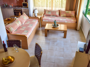 Govino Bay Апарт-Отель