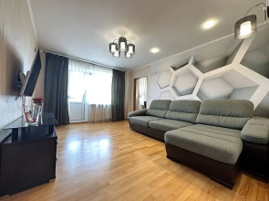 Квартира Трехкомнатная Аэродромная 72а