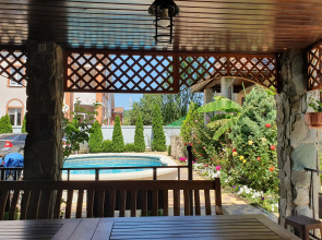 Гостевой дом Замок на Земляничной