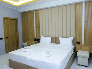 Отель Rich Land