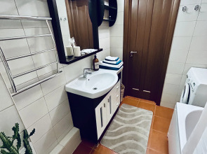 Квартира Уютная просторная однушка (55кв.) с АЛИСОЙ