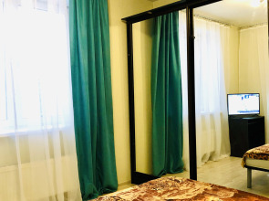 Апартаменты Шикарная двухкомнатная квартира с раздельными комнатами и балконом