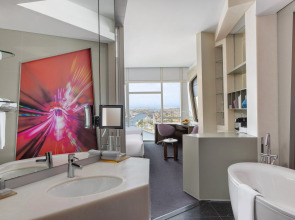 Отель V Hotel Dubai Curio Collection by Hilton