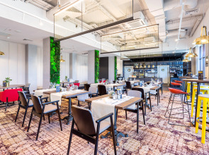 Отель Qubus Lodz