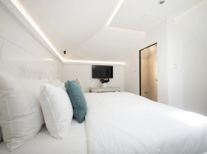 Lazure Hotel and Marina