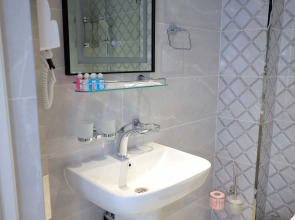 Отель AMIR PLAZA