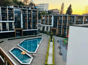 Апартаменты 3х местная студия студия с балконом и бассейном