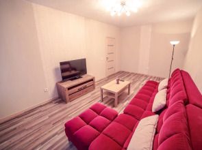 Апартаменты Октябрьской Революции 19