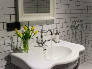 Inretro White by Apartica