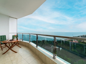 Квартира с двумя террасами и бассейном