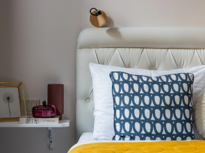 Апартаменты Beige apartment in a historic building in the city center