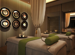 Отель Maximilan Danang Beach