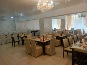 Отель на радужной