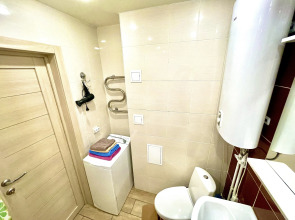 Уютные Апартаменты в доме у Космопорта (ул. Дыбенко 27а)