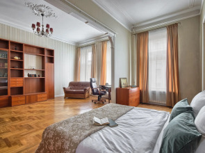 Апартаменты 1 MyhomeYourhome на Зверинской 42