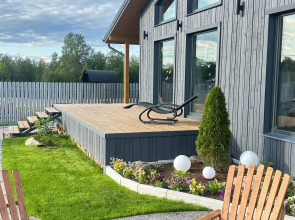 Частный дом у озера