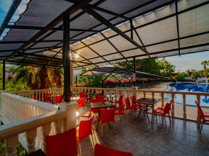 Отель Senza Garden Holiday Club