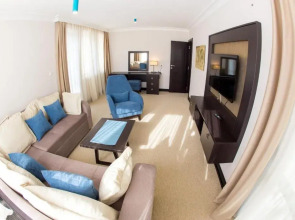 Отель Swiss Holiday