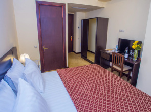 Отель Ani Central Inn