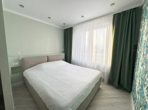 Апартаменты Четырехместная дизайнерская квартира в ЖК "Новин"