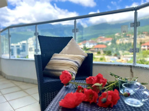 Апартаменты на Ялтинской улице, 12А. ЖК «Шато Лувр»