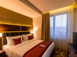 Отель Ramada and Suites by Wyndham Yerevan