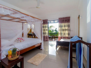 Курортный отель Ananthaya Beach