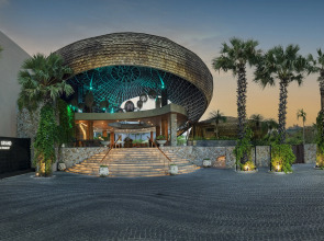 Отель Wyndham Grand Nai Harn Beach Phuket