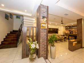 Отель The Marions Suite