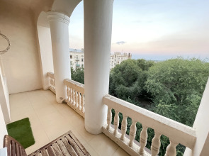 Апартаменты трёхкомнатные в центре города с балконом