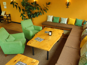 Отель Маданур